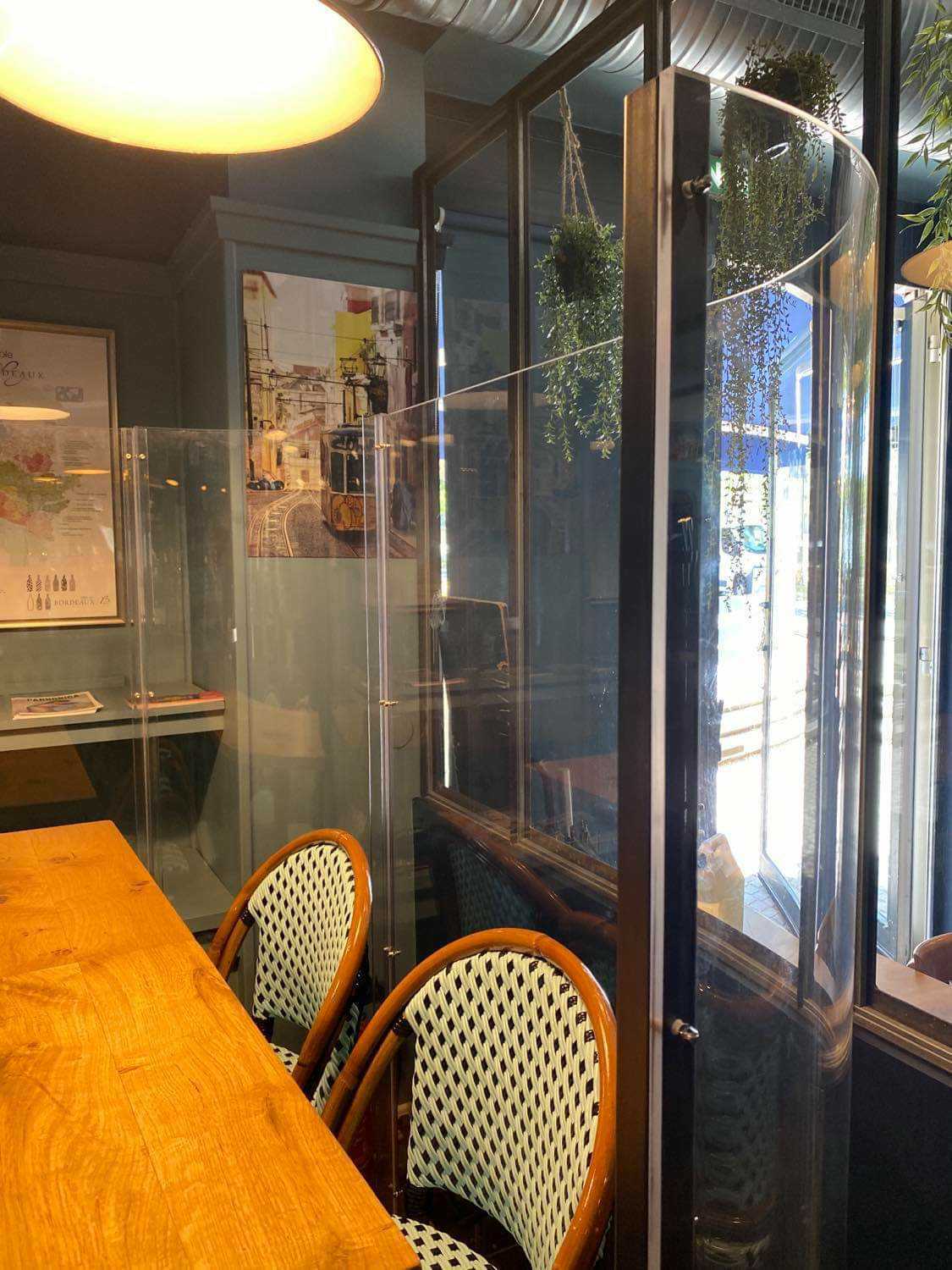 plexi-corner-restaurants-bars-cafes-haut-de-gamme plexi-corner-dispositif-anti-coronavirus-frederic-tabary